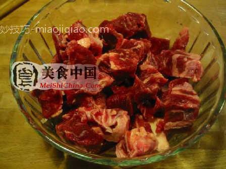 土豆板栗炖牛肉做法的详细图解 