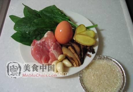 北菇滑鸡煲仔饭做法的详细图解 