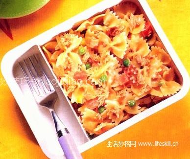 白汁蝴蝶粉沙律 