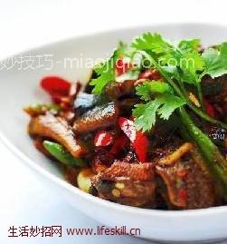 红辣椒爆炒鳝片