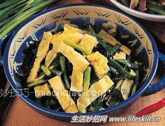 韭菜蛋皮的做法 