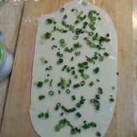 鸡蛋葱油饼的做法