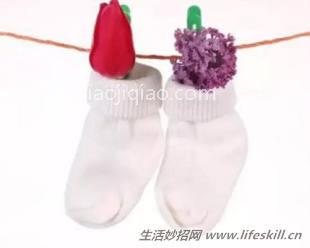 白袜子穿脏了怎样洗白白?