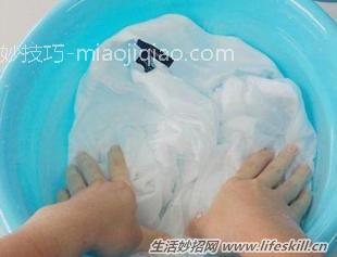 衣服表面磨亮了,应该怎样处理?