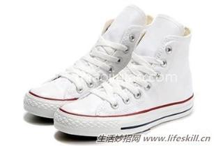 如何让泛黄的白帆布鞋恢复如初?