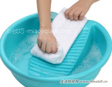 白色衣服泛黄怎么办?