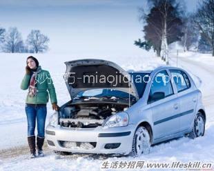 原地怠速热车好还是低速行驶热车好?