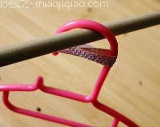 如何使衣架不被风吹落?