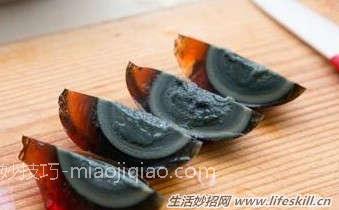 切皮蛋不粘刀的小窍门