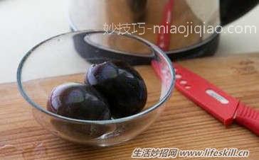 切皮蛋不粘刀的小窍门