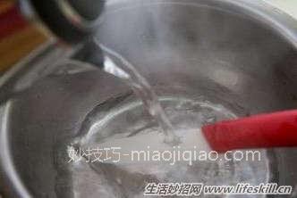 切皮蛋不粘刀的小窍门