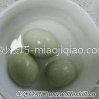 没用坛子照样腌制出流油的咸鸭蛋