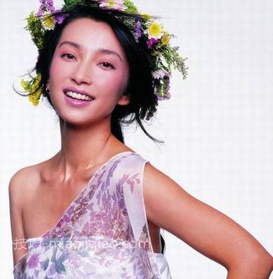 顶上风情 8位女星发饰比拼 