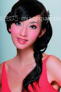 两招单调长发即变迷人 两招单调长发即变迷人