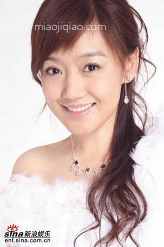 巧用跳跃色彩掩盖年龄