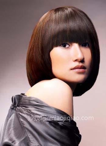 巧用跳跃色彩掩盖年龄