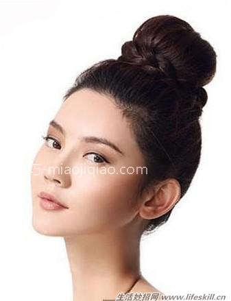 图解丸子头的简单扎法