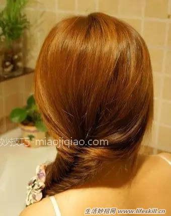 穿裙子时这样扎头发，最漂亮！