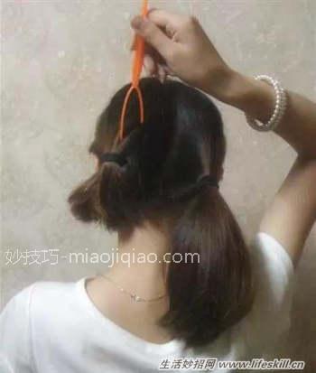穿裙子时这样扎头发，最漂亮！